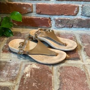 Vionic Kirra T-strap thong sandals